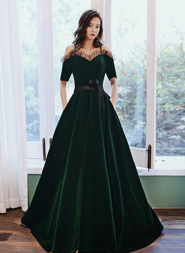 Robe de soirée longue en velours vert à épaules dénudées