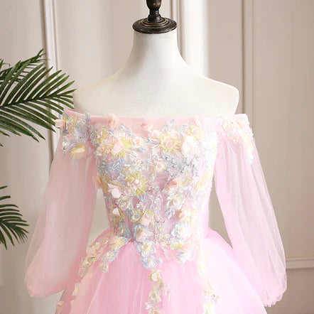Lindo vestido rosa de fiesta de quinceañera con flores