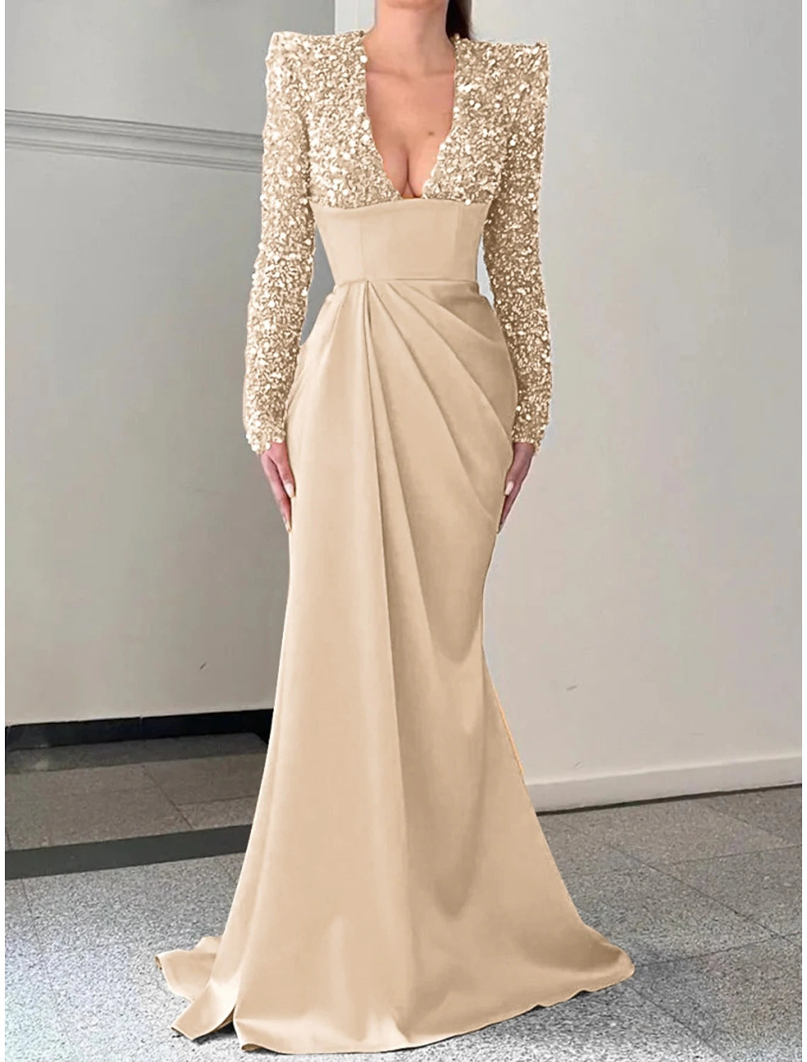 Weitese Mermaid / Trumpet Evening Gown Elegant Dress Formal Sweep / Brush Train Long Sleeve V Neck Satin with Pleats Sequin