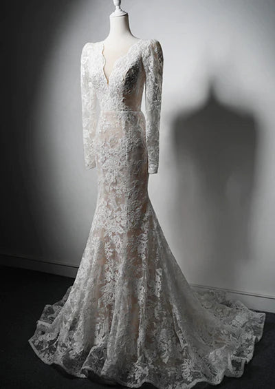 Vestido formal de sirena con mangas largas y encaje color marfil