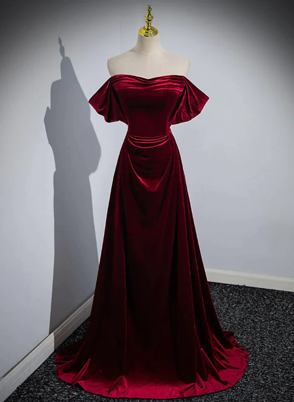 Robe de mariée trapèze en velours rouge vin, décolleté en cœur