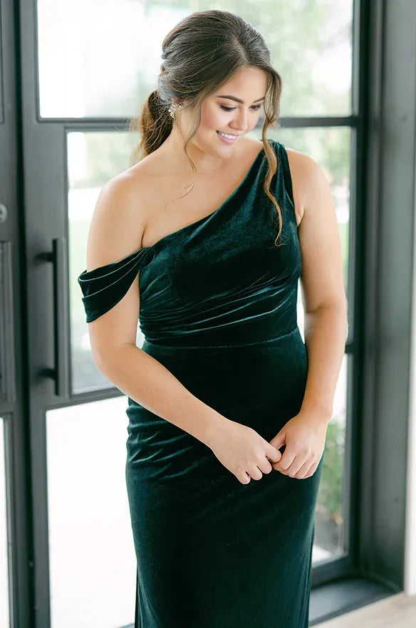 Fashion Fitted Asymmetrical Neck Sleeveless Velvet Floor-Length Plus Size Prom Dress