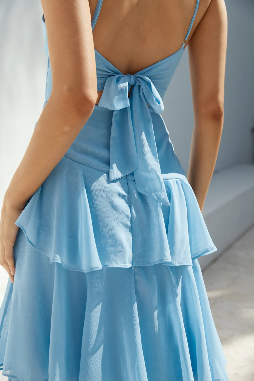 Robe trapèze bleue à volants et col en V, bretelles épaisses, longueur cheville, sans manches, couleur unie, robe de bal à volants avec fente 