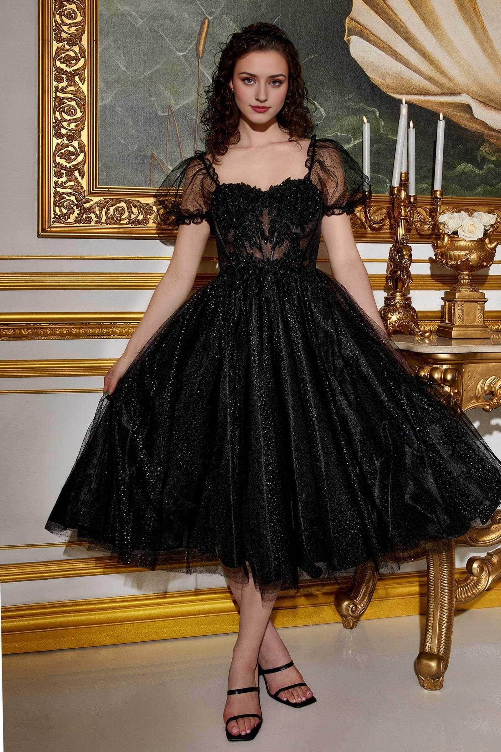 Robe de soirée noire trapèze à manches bouffantes et longueur thé, avec appliques en dentelle. Robe de bal / Robe de soirée 