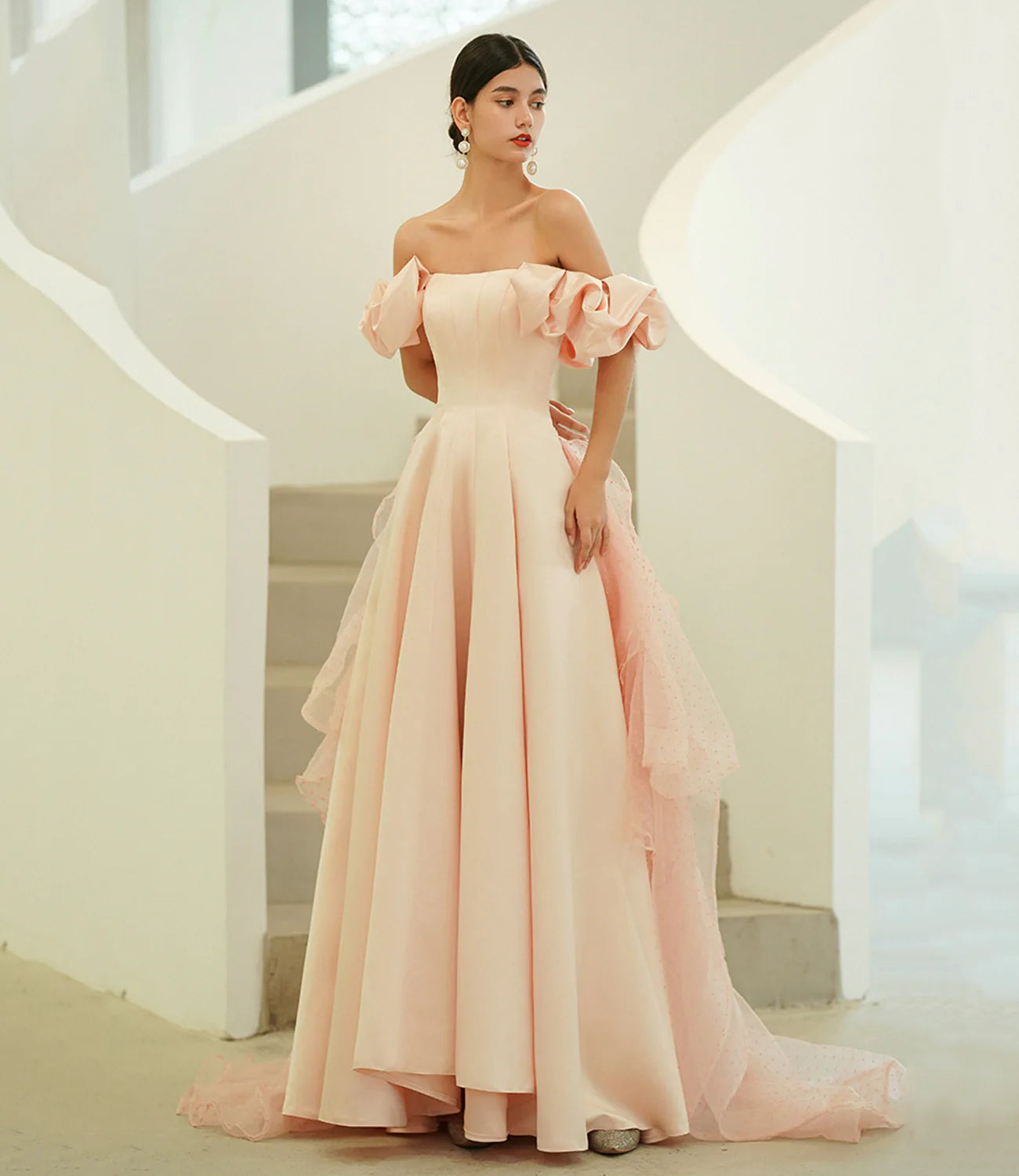 Robe de soirée longue en satin rose et tulle, coupe trapèze / Boutique de robes de bal 