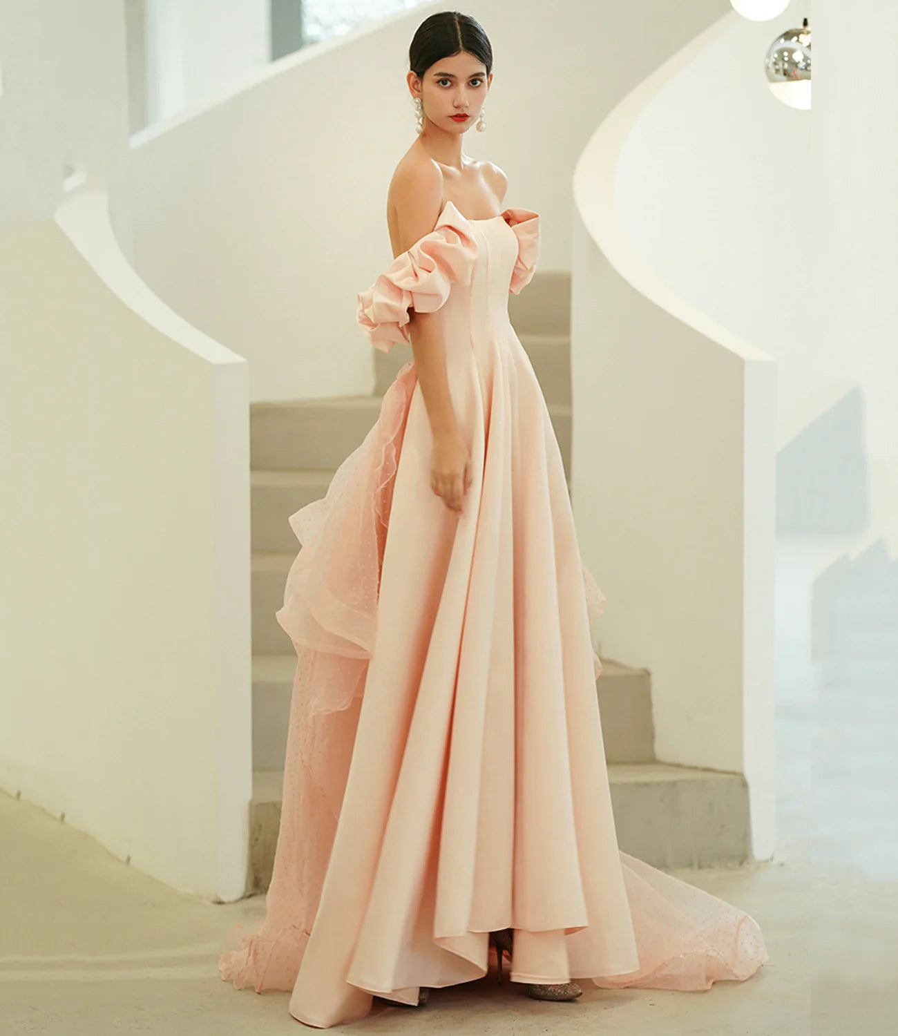 Robe de soirée longue en satin rose et tulle, coupe trapèze / Boutique de robes de bal 