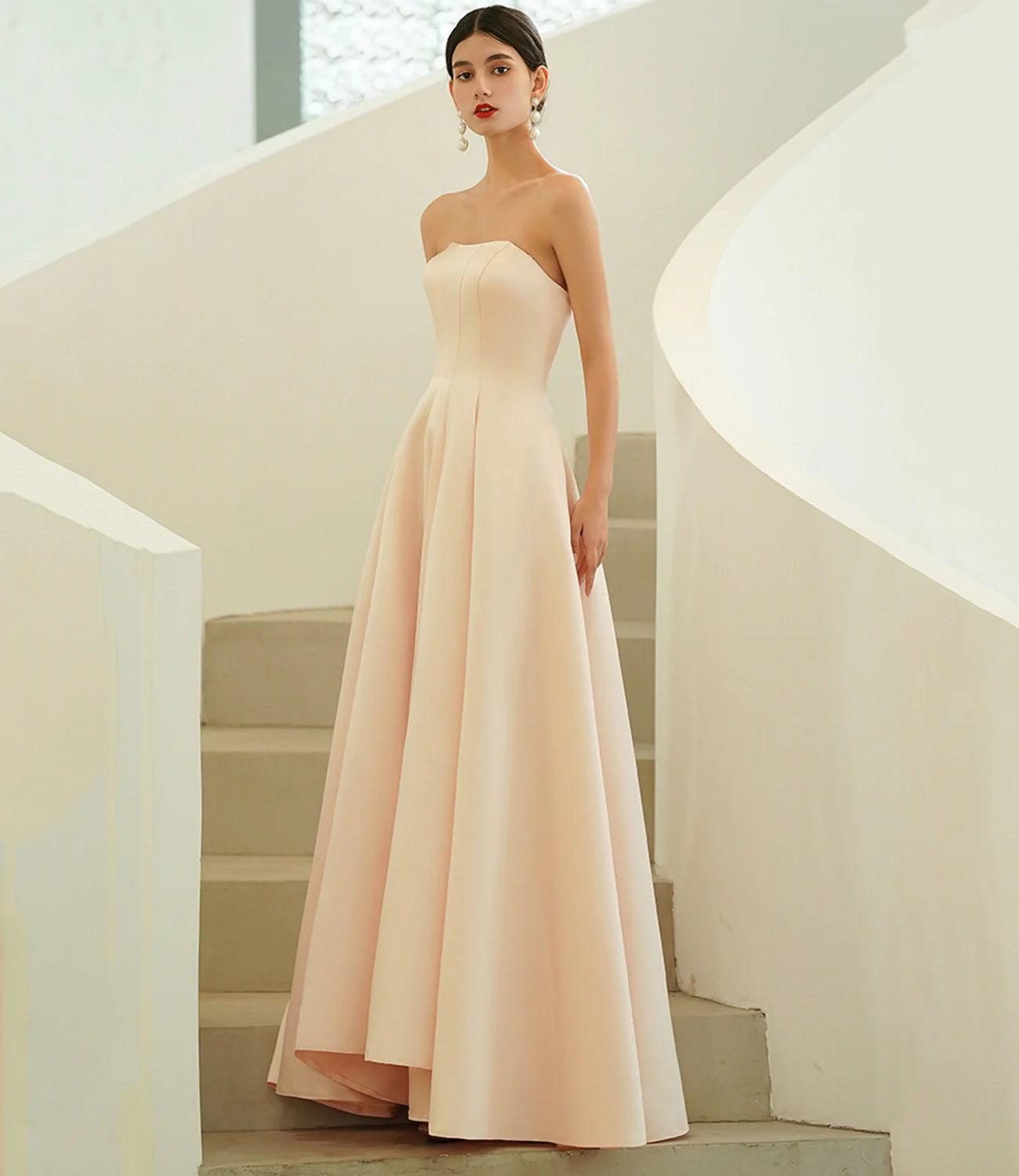 Robe de soirée longue en satin rose et tulle, coupe trapèze / Boutique de robes de bal 