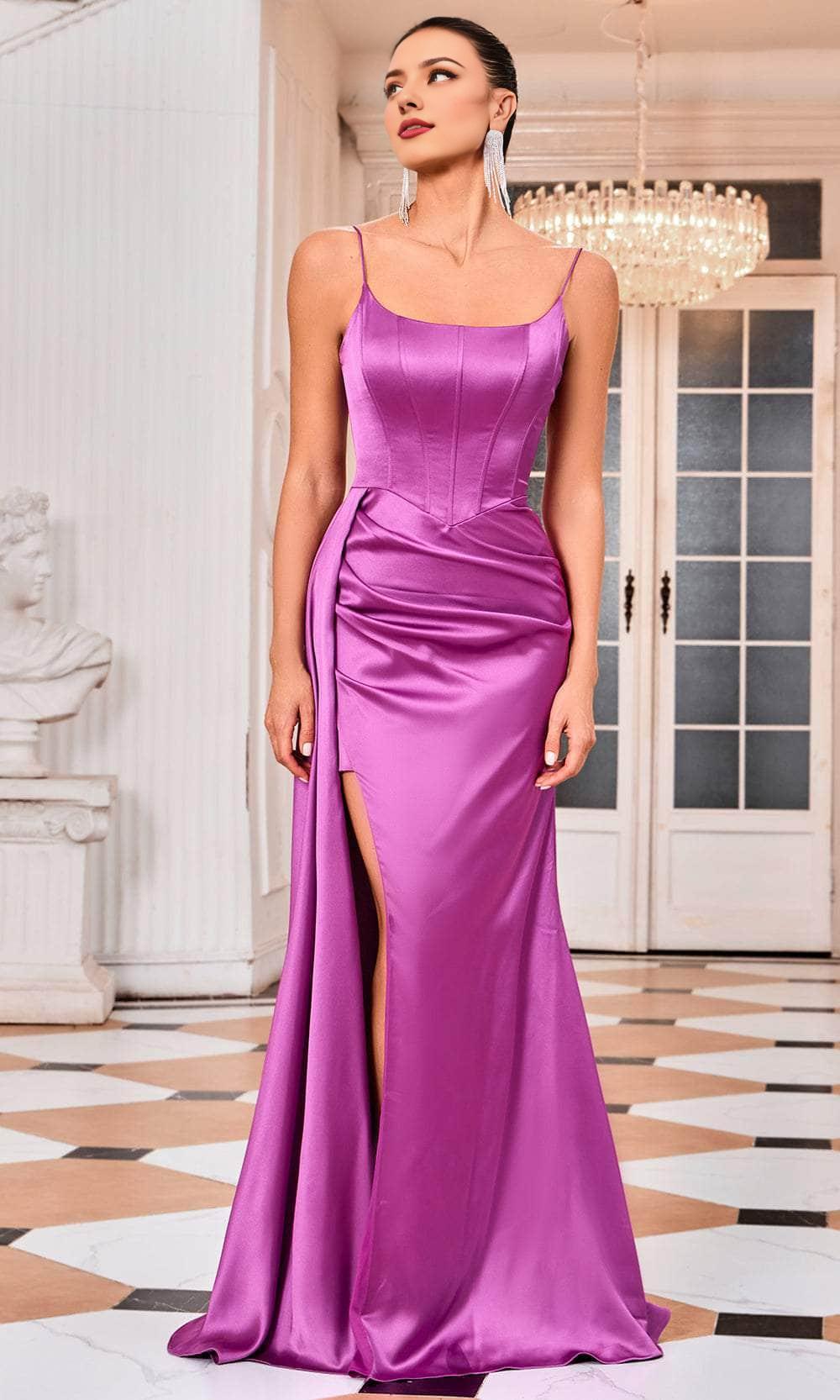Robe de bal rouge en satin froncé, épaules dénudées, bretelles spaghetti, corset, décolleté dégagé, dos lacé et fente haute. Robe de bal / Robes de soirée 