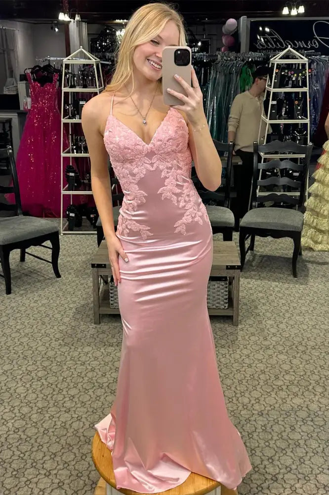 Robe de soirée sirène en satin rose avec appliques et bretelles spaghetti 