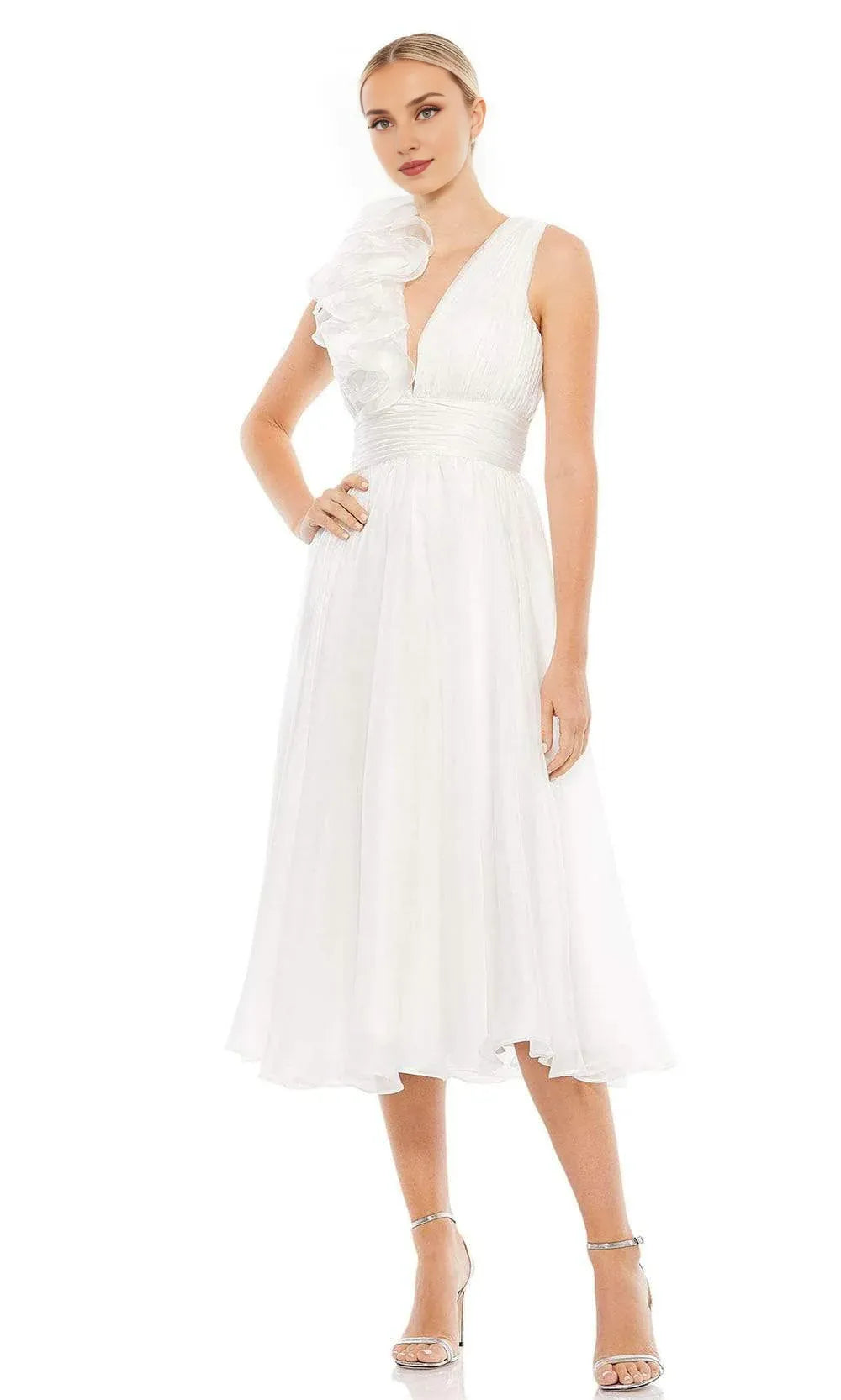 Robes de soirée pour femmes / Robe de bal trapèze froncée sans manches à décolleté plongeant en V / Robe de bal en magasin 