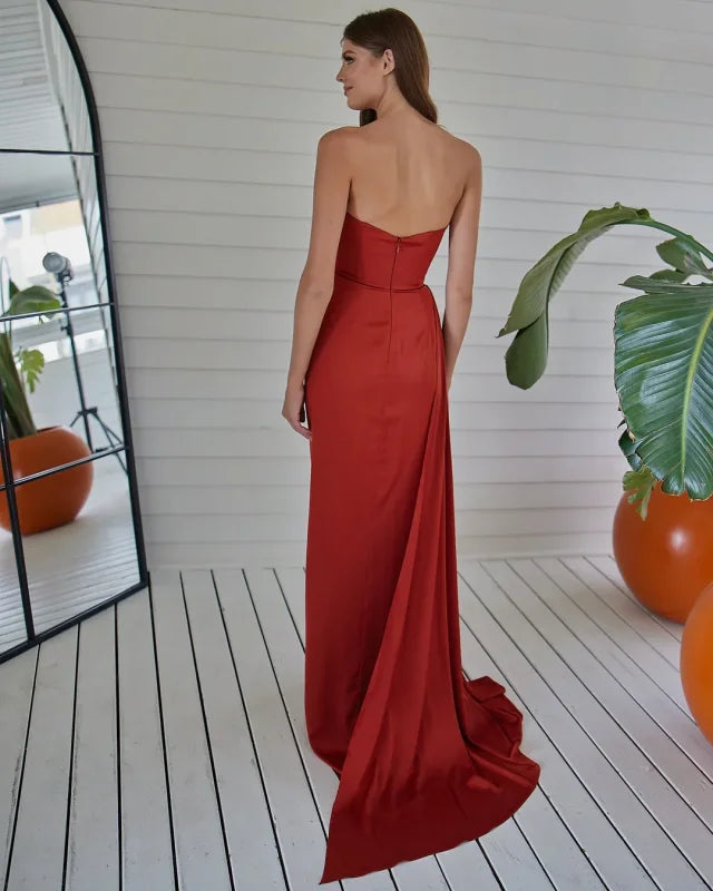 Formal dress Off-the-Shoulder Red Strapless Prom Dress with Pleated Split Mermaid Design