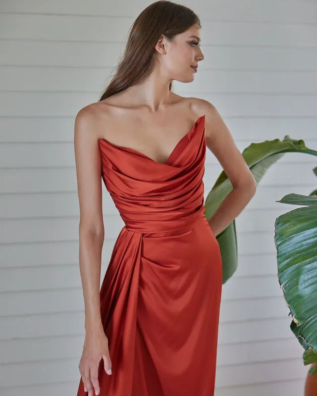 Formal dress Off-the-Shoulder Red Strapless Prom Dress with Pleated Split Mermaid Design