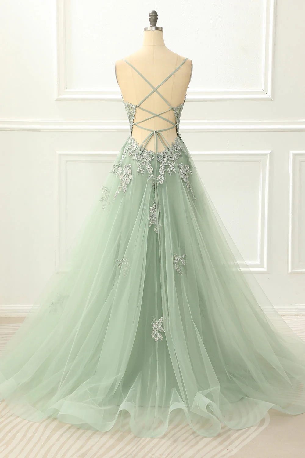 V Neck Spaghetti Straps Tulle Lavender Prom Dress With Appliques