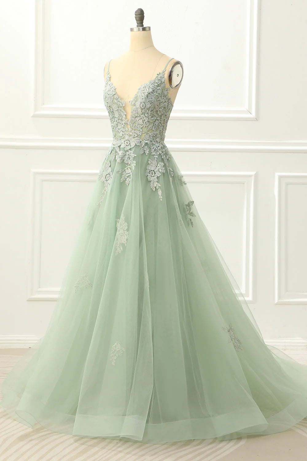 V Neck Spaghetti Straps Tulle Lavender Prom Dress With Appliques
