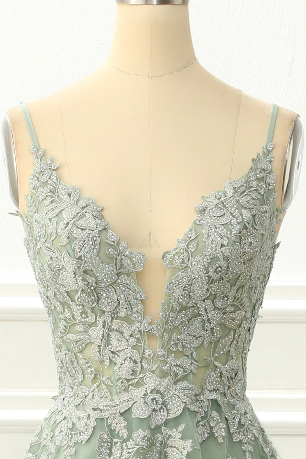 V Neck Spaghetti Straps Tulle Lavender Prom Dress With Appliques