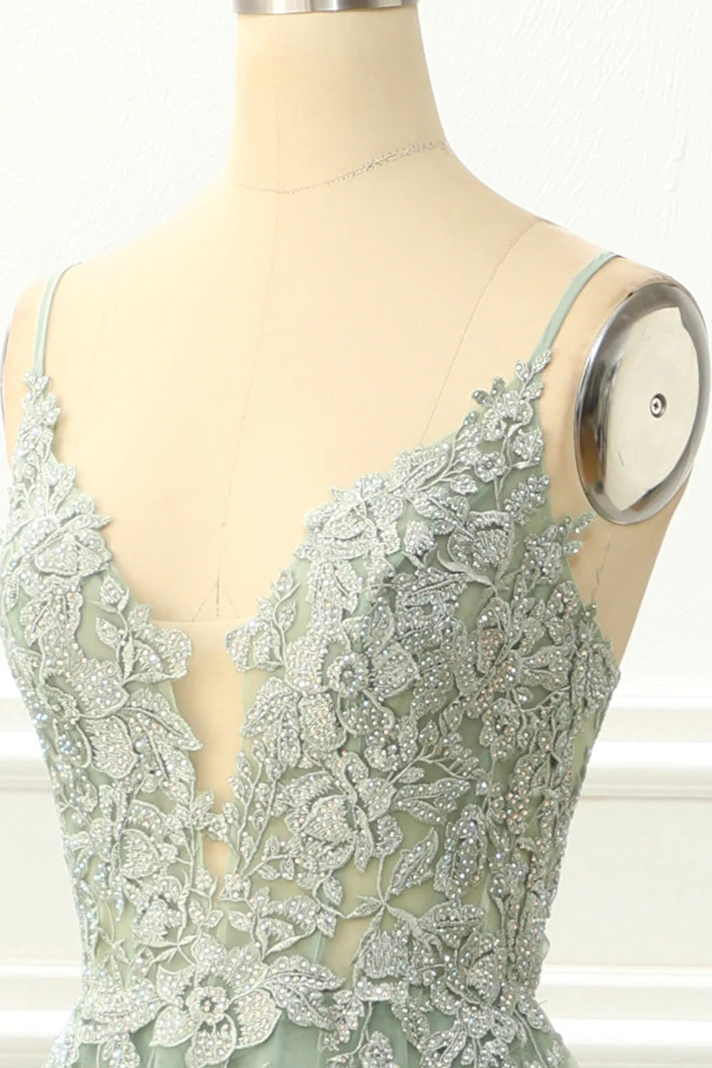 V Neck Spaghetti Straps Tulle Lavender Prom Dress With Appliques