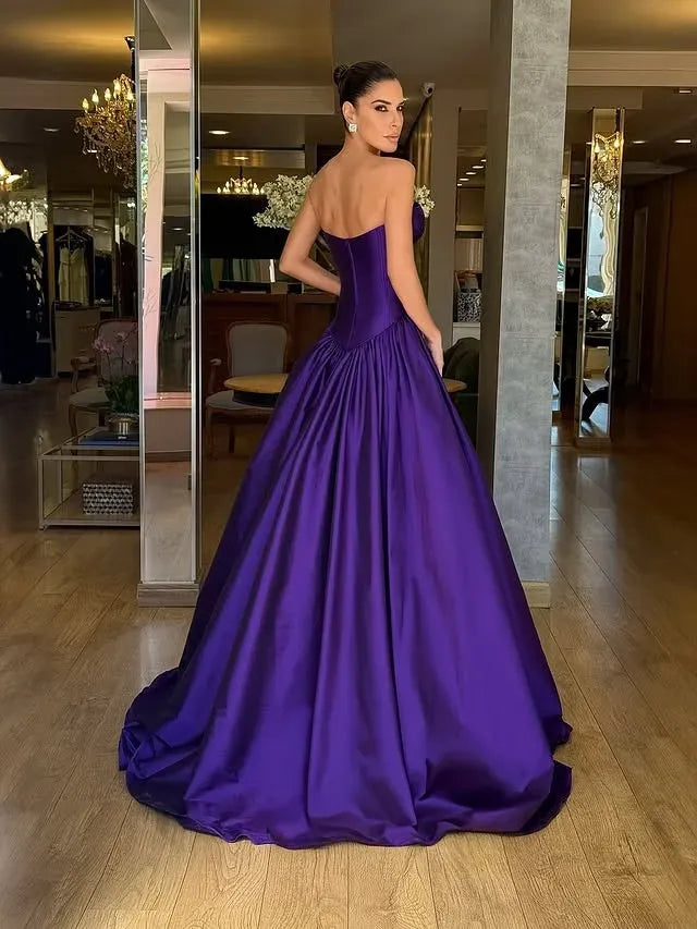 Glamorous Ball Gown Strapless Sweetheart Corset Satin Evening Dress With Train