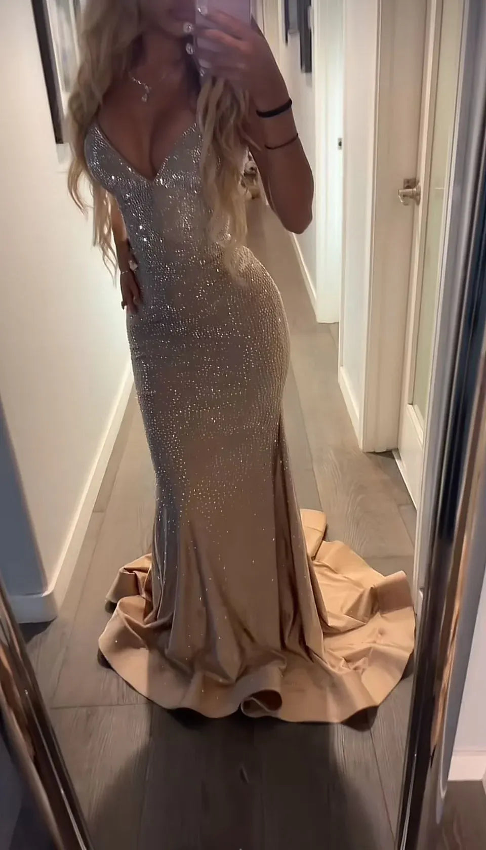 Glamorous Mermaid Sleeveless V-Neck Rhinestone-Embellished Floor-Length Evening Gown