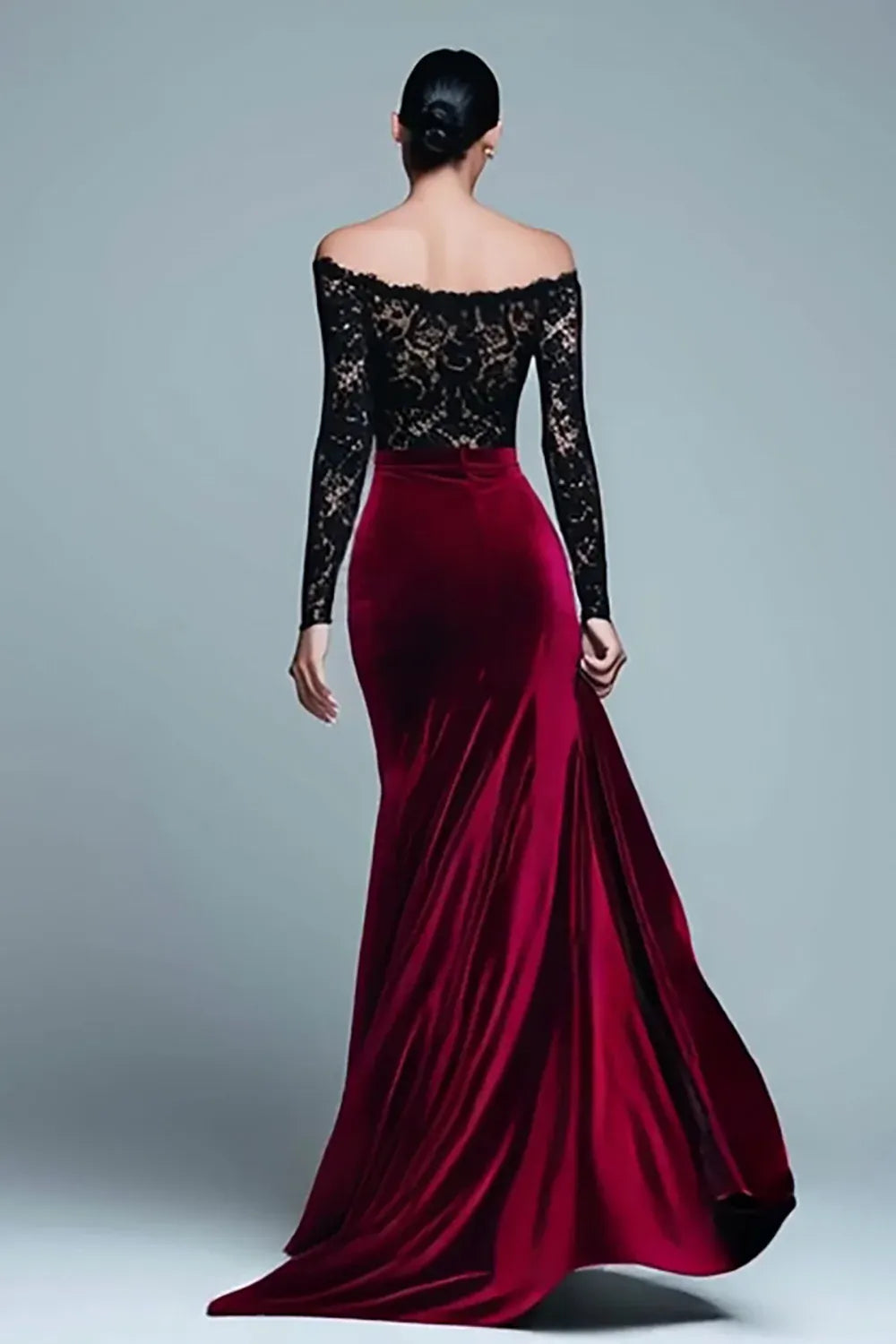 Glamorous Mermaid/Trumpet Off the Shoulder Long Sleeve Velvet Sweep/Brush Train Prom Dress