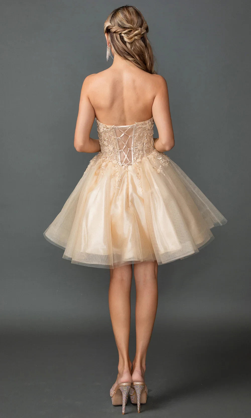 Glamorous A-Line Sweetheart Corset Beaded Applique Tulle Champagne Short Homecoming Dress