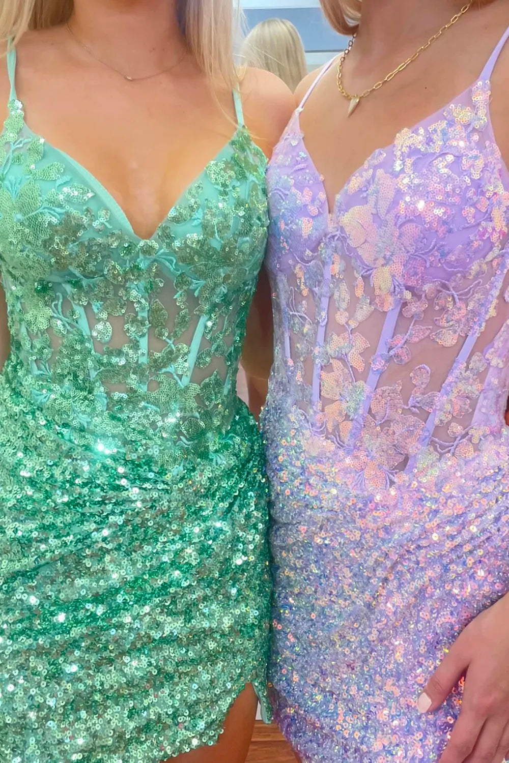 Robe de soirée moulante à paillettes et bretelles spaghetti 