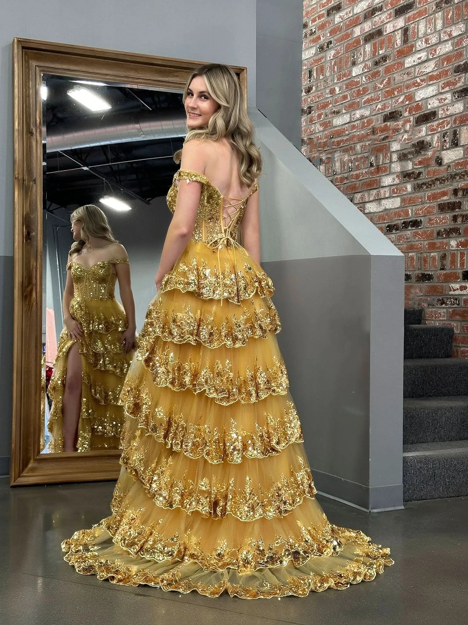 Gorgeous Off-the-Shoulder Sleeveless Princess Tulle Ruffles Long Prom Dress