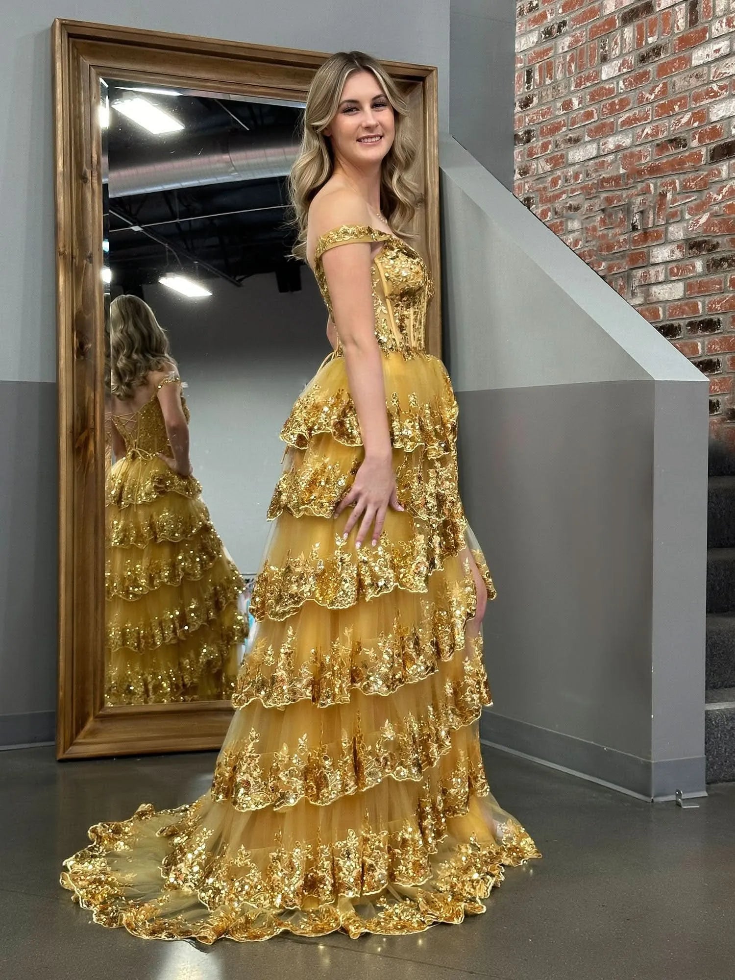 Gorgeous Off-the-Shoulder Sleeveless Princess Tulle Ruffles Long Prom Dress
