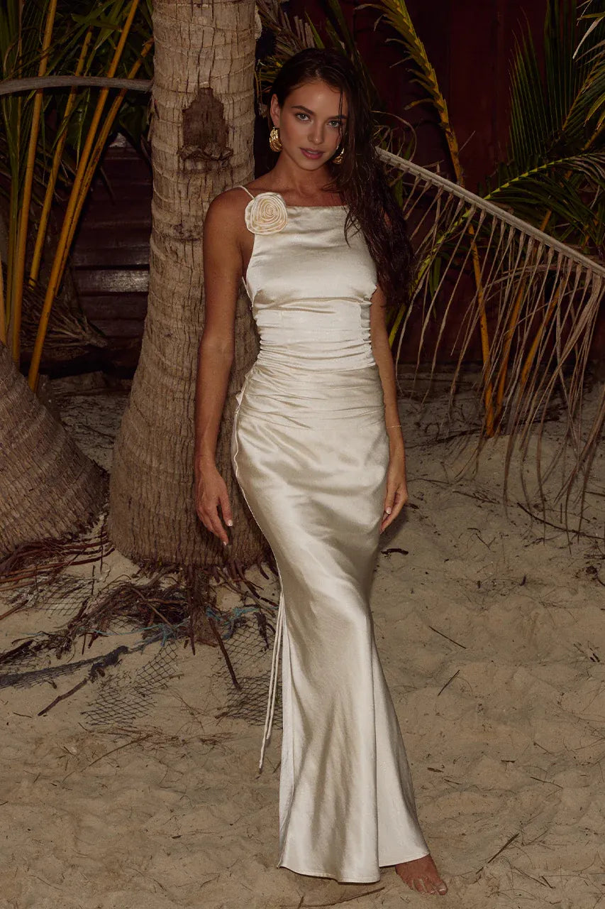 Graceful Fitted Boat Neck Sleeveless Pleated Satin Floor-Length Prom Dress