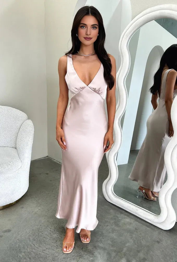 Graceful Sheath V-Neck Sleeveless Pleated Satin Floor-Length Prom Dress