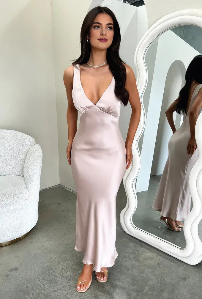 Graceful Sheath V-Neck Sleeveless Pleated Satin Floor-Length Prom Dress