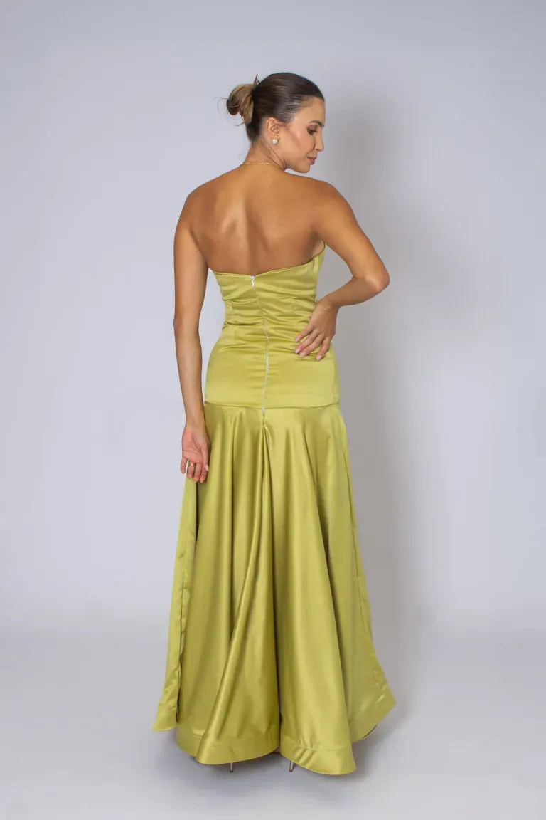 Graceful Strapless Sleeveless A-Line Pleated Satin Floor-Length Prom Dress