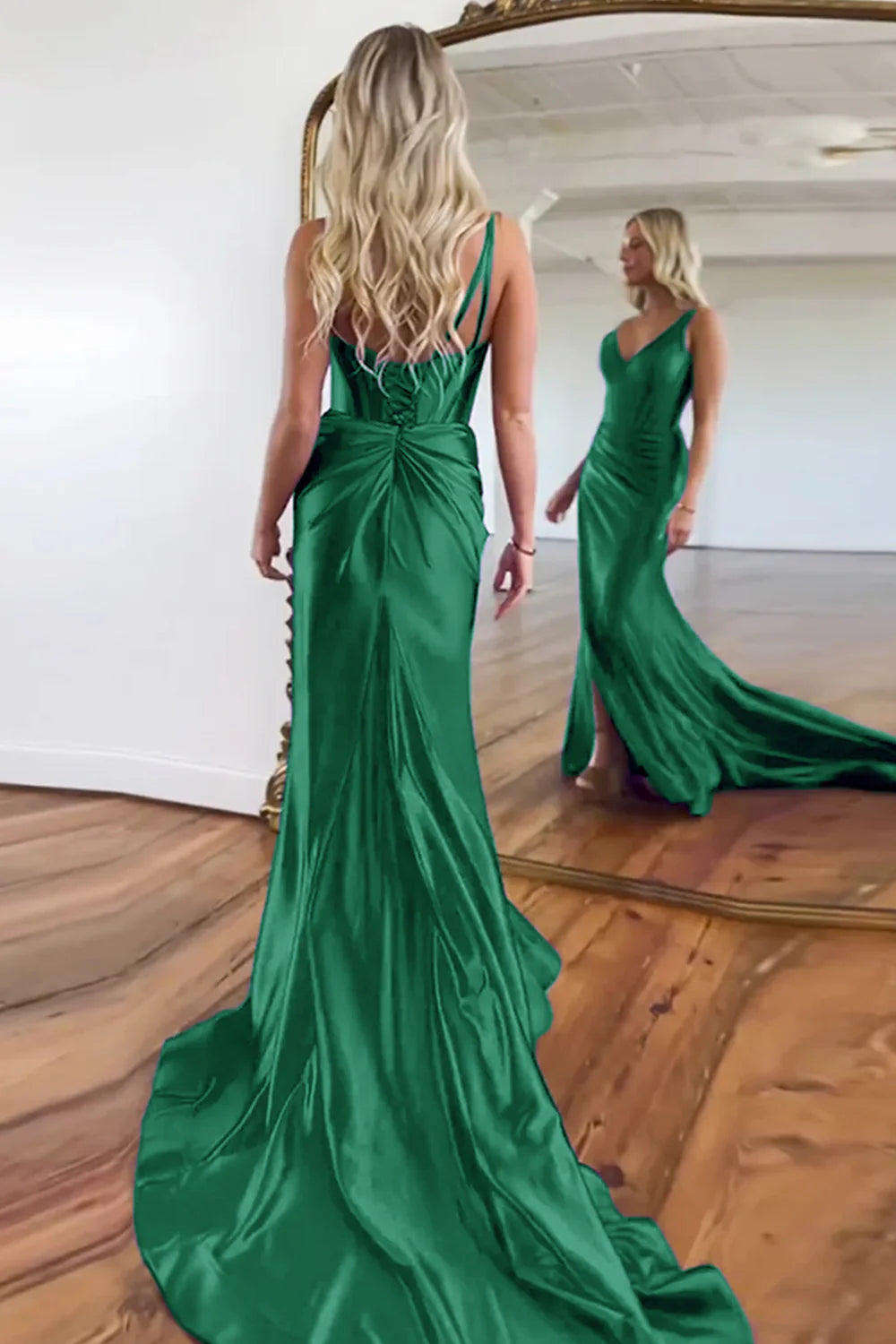 Vestido de fiesta largo de sirena con espalda abierta y escote en V