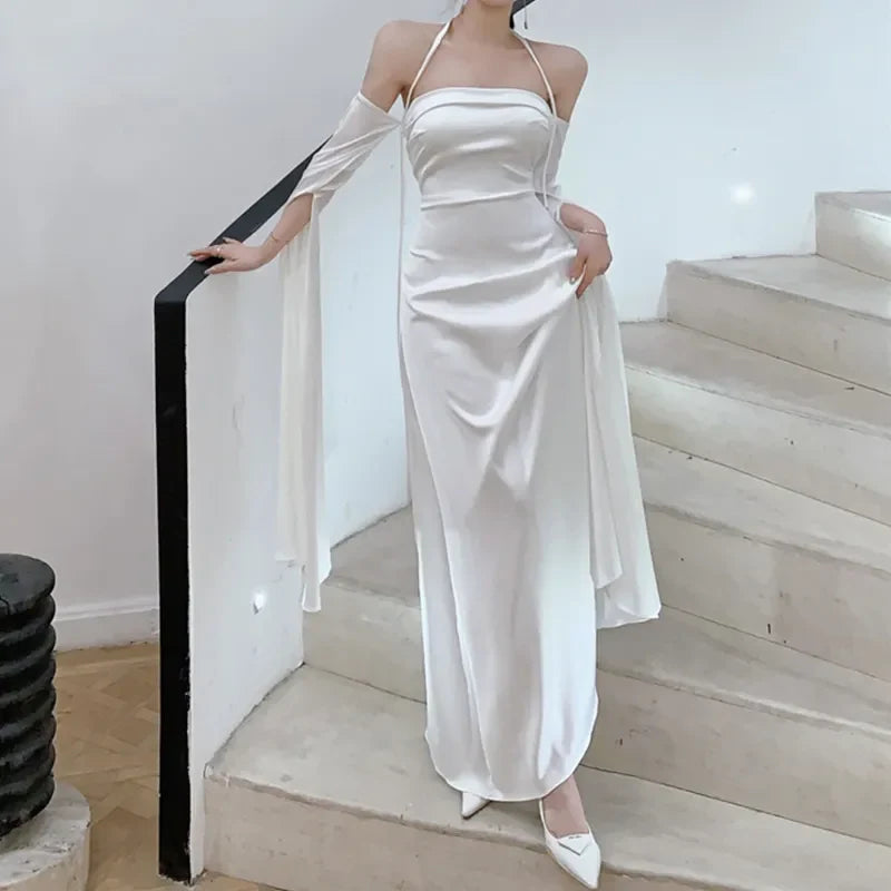 Robe de soirée longue blanche à épaules dénudées et col licou pour femme, coupe trapèze, élégante, idéale pour un bal de promo. 