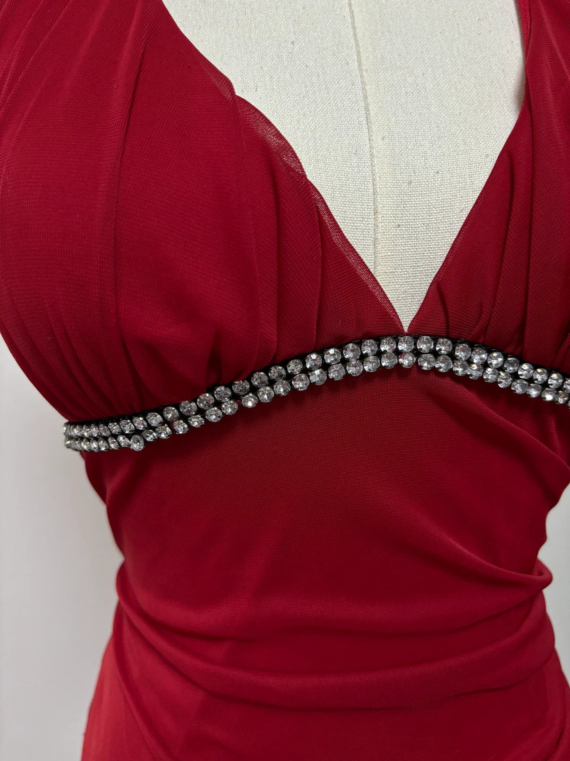 Robe de demoiselle d'honneur asymétrique sans manches, dos nu, col en V, longueur cheville 