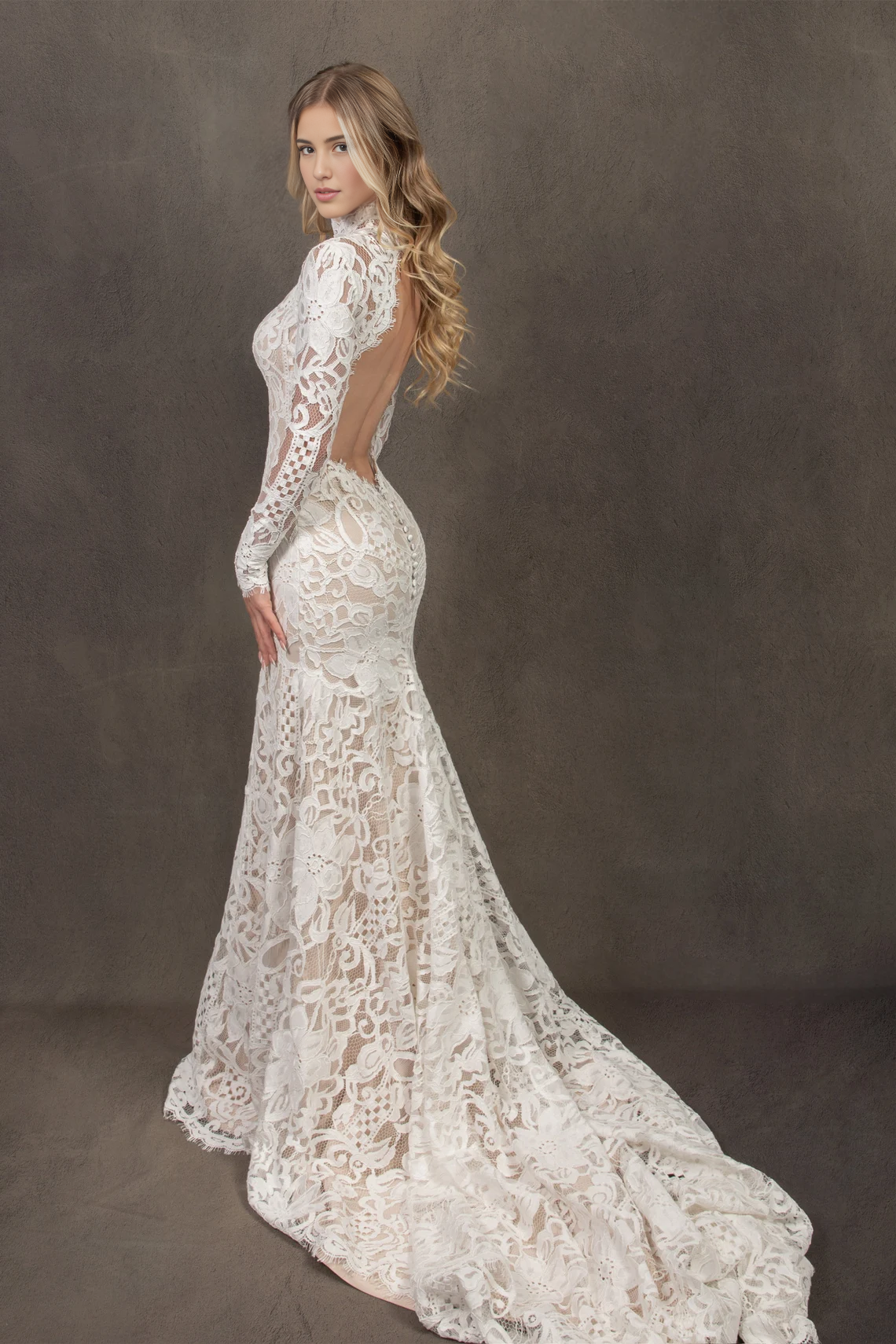 Hight Neck Elegant Long Sleeve Wedding Dress Bride Dress Open Back Lace With Train