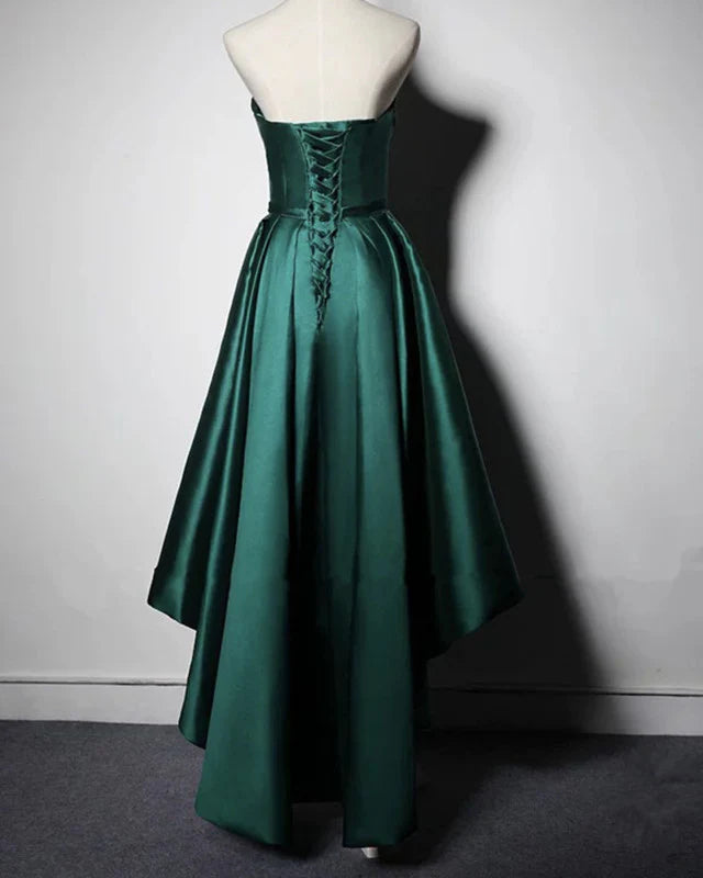 Vestidos de dama de honor asimétricos de corte alto y bajo con escote en forma de corazón de satén