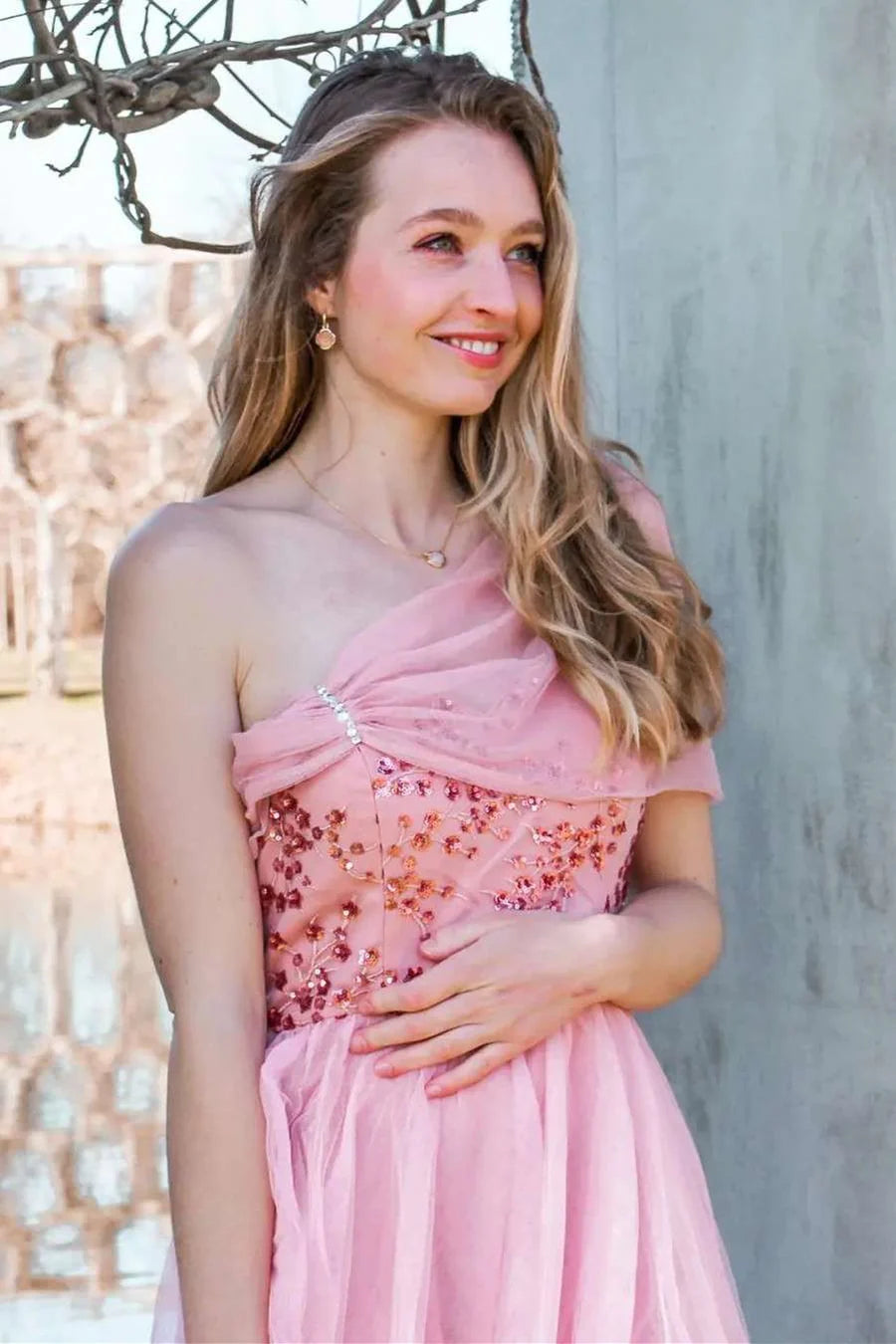 Robe de soirée courte en tulle, épaules dénudées, paillettes, sans bretelles