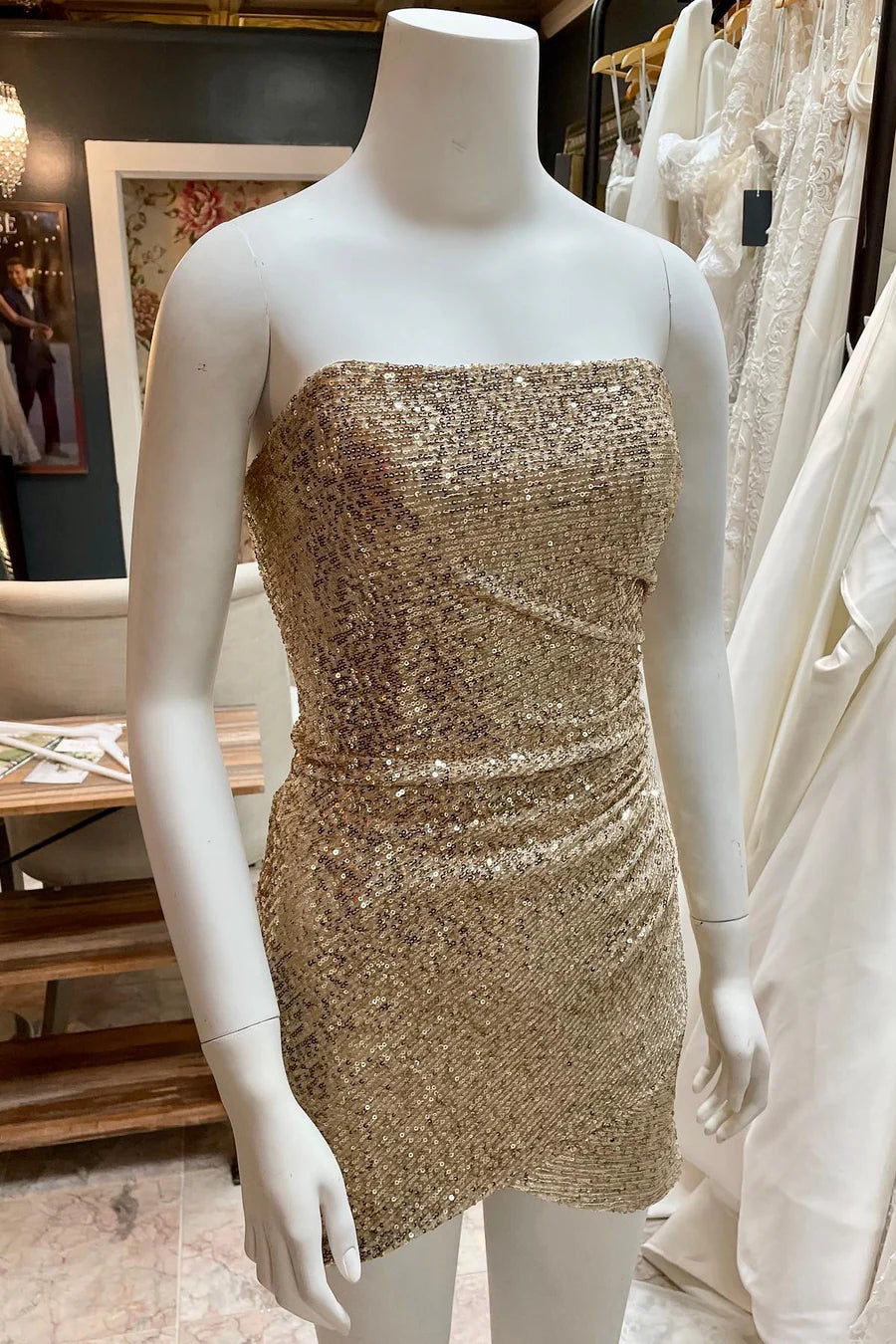 Robe de soirée courte sans bretelles à paillettes
