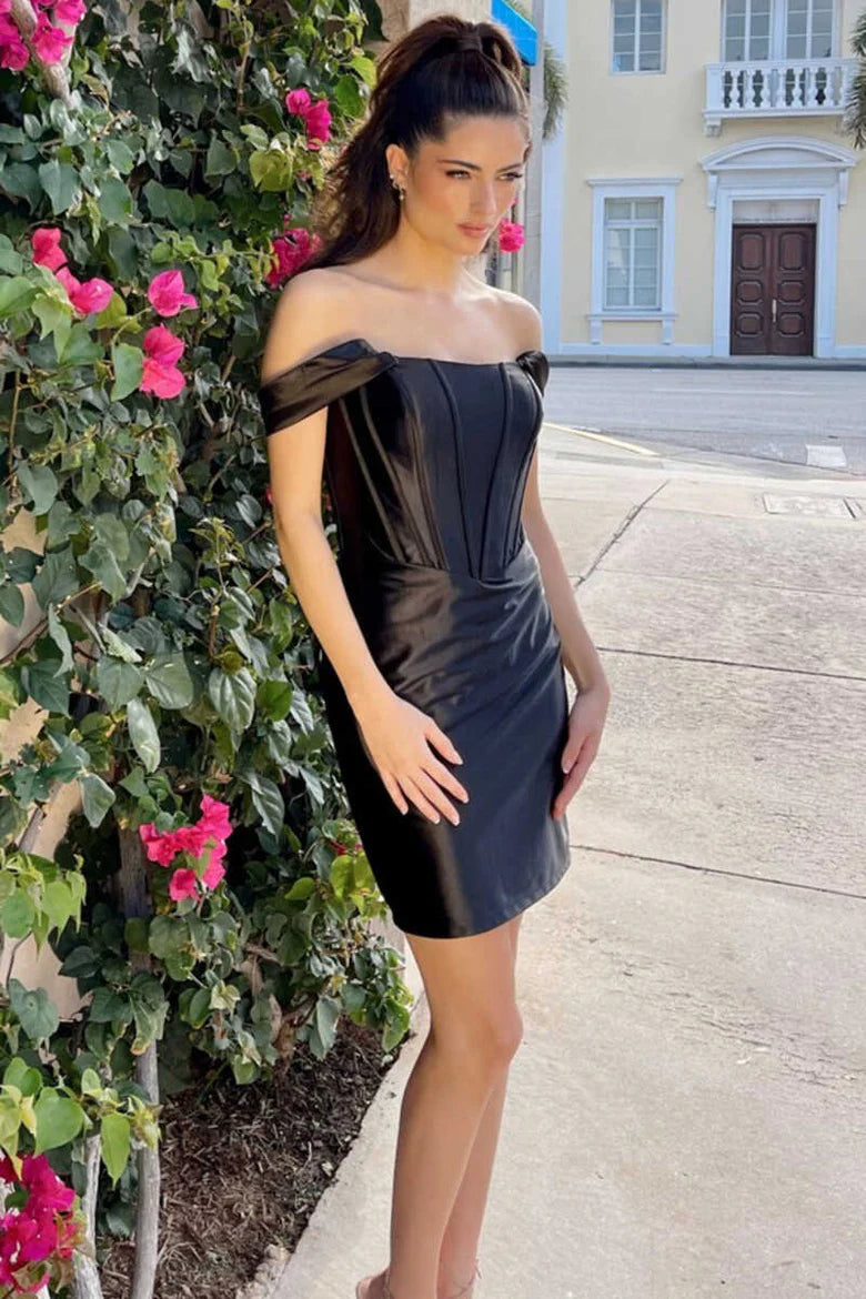 Vestido mini fruncido para fiesta de bienvenida con tirantes desmontables