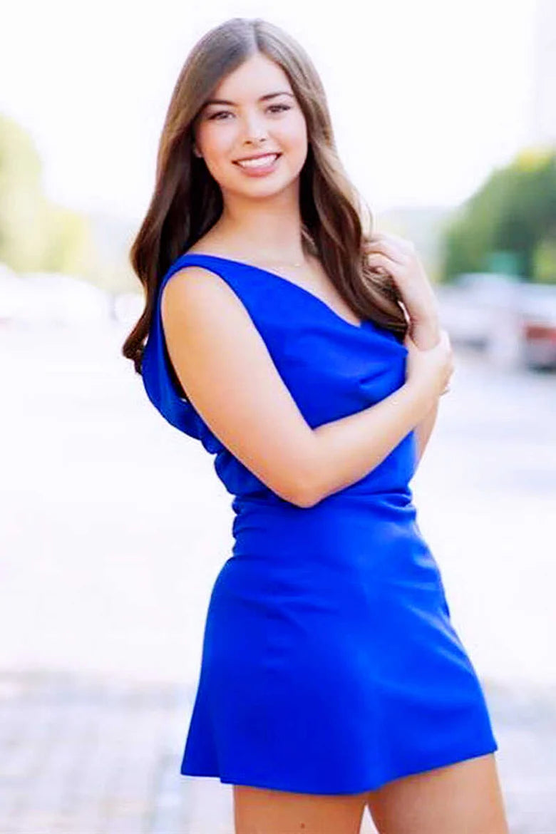 Robe de cocktail courte moulante asymétrique à col bénitier