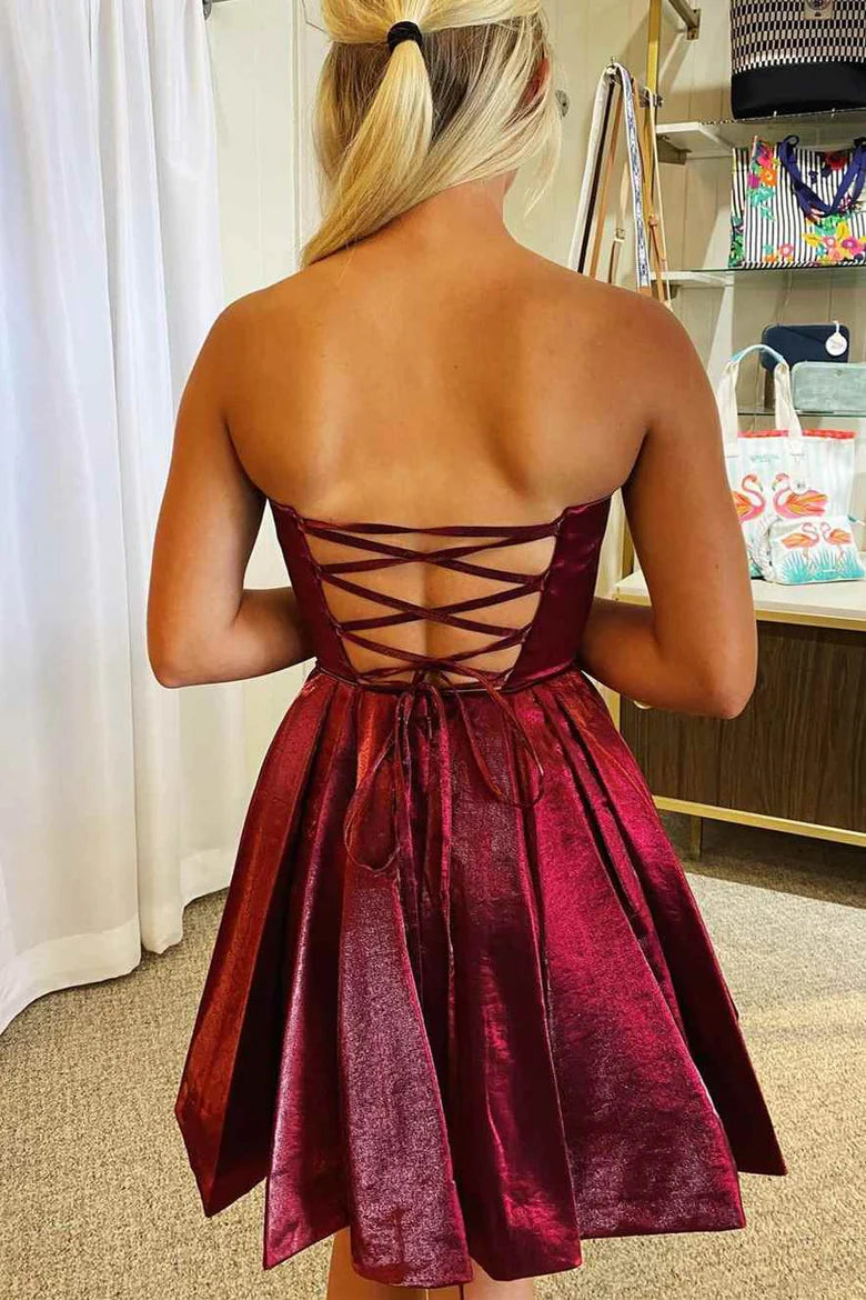 Vestido de fiesta corto sin tirantes de corte A