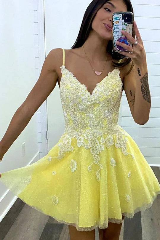 Vestido corto de fiesta con apliques de encaje y corte A