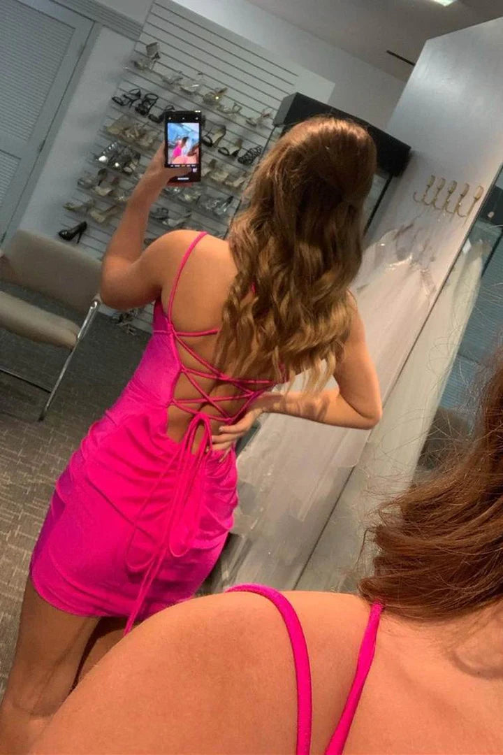 Vestido mini ajustado con escote en V profundo y sexy para la fiesta de bienvenida