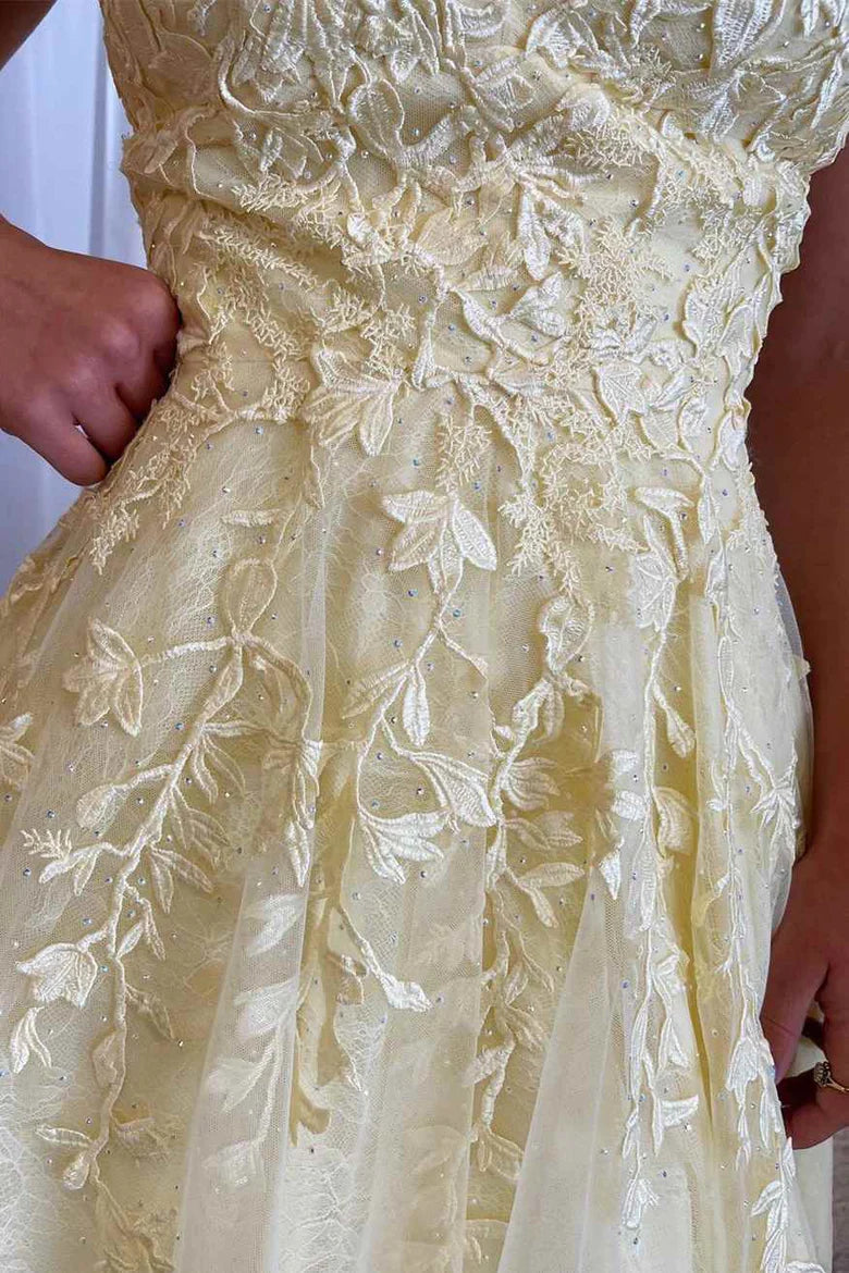 Vestido corto de fiesta de corte A con apliques