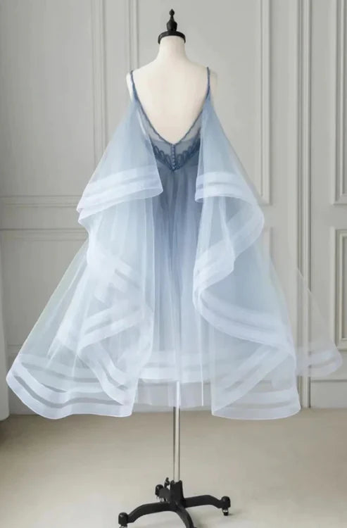 Jolie robe de soirée courte dos nu en tulle