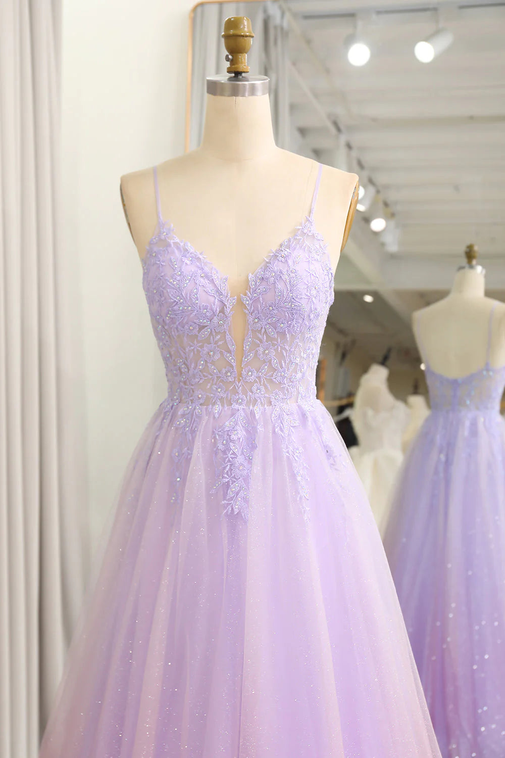 Vestido de fiesta largo de tul con degradado brillante morado y apliques en forma de A