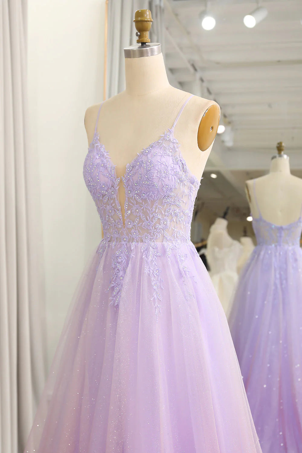 Vestido de fiesta largo de tul con degradado brillante morado y apliques en forma de A