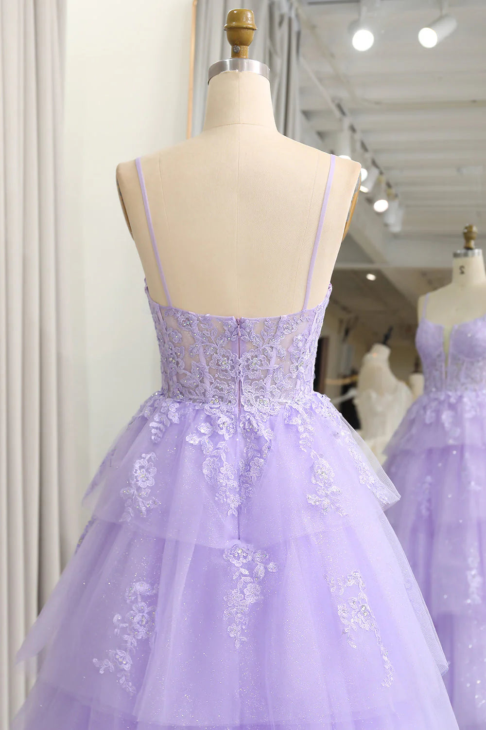 Robe de bal longue style corset lilas scintillante avec appliqués et fente