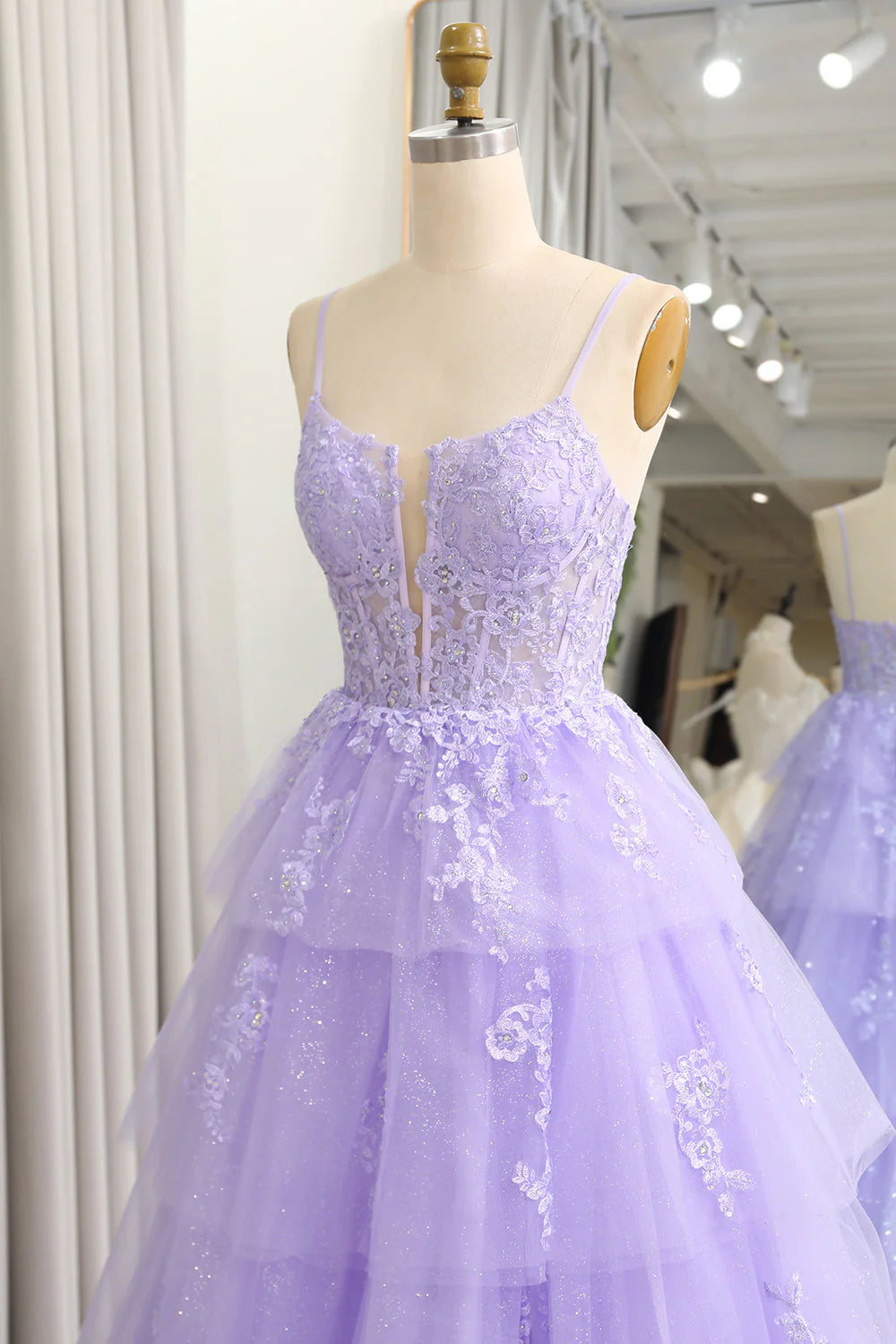 Robe de bal longue style corset lilas scintillante avec appliqués et fente