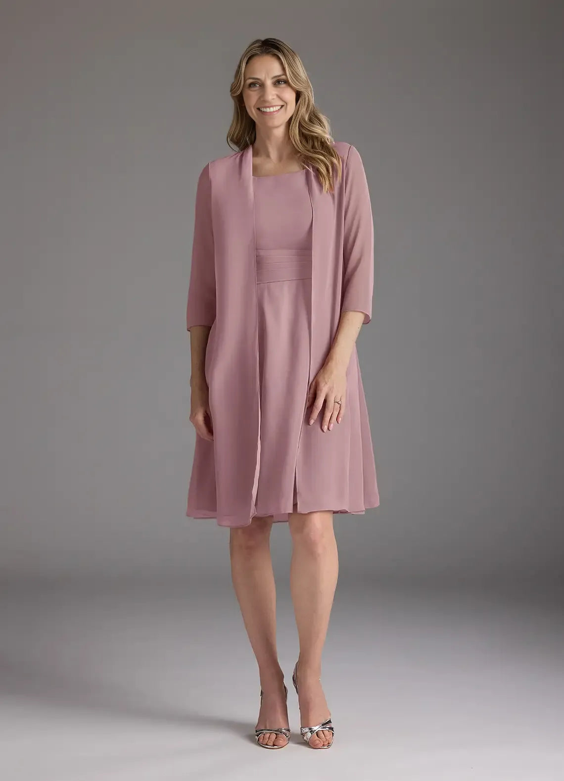 Weitese Dress Dusty Rose A-Line Scoop Pleated Chiffon Dress Knee-Length Three-Quarter Sleeve Scoop Neck Back Zip Two-Piece Mother of the Bride Dress